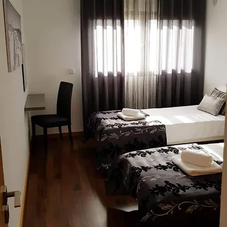 Apartamento T2 Acolhedor C/ Piscina Aquecida